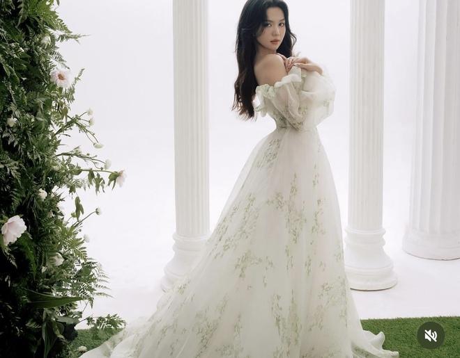 Ngọc Trinh gợi cảm trở lại: Diện đầm xuyên thấu hở bạo, body đúng là miễn chê!-6