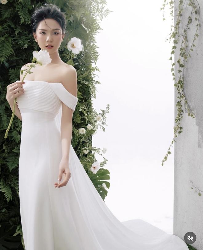 Ngọc Trinh gợi cảm trở lại: Diện đầm xuyên thấu hở bạo, body đúng là miễn chê!-7