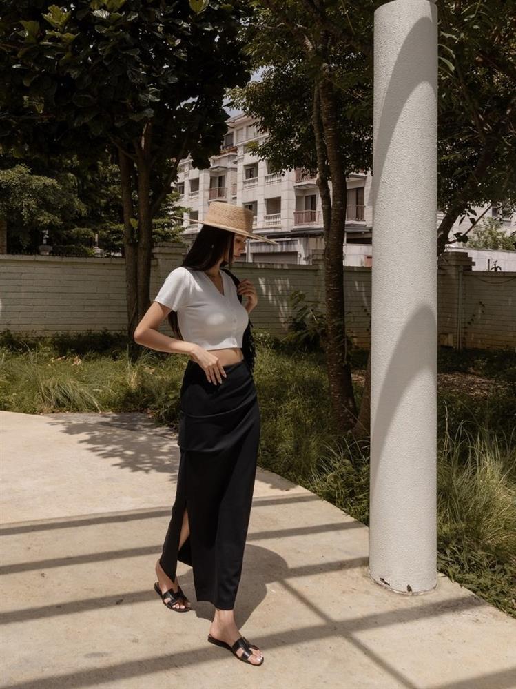 10 cách mặc chân váy giúp phong cách đi du lịch nổi bật hơn-3