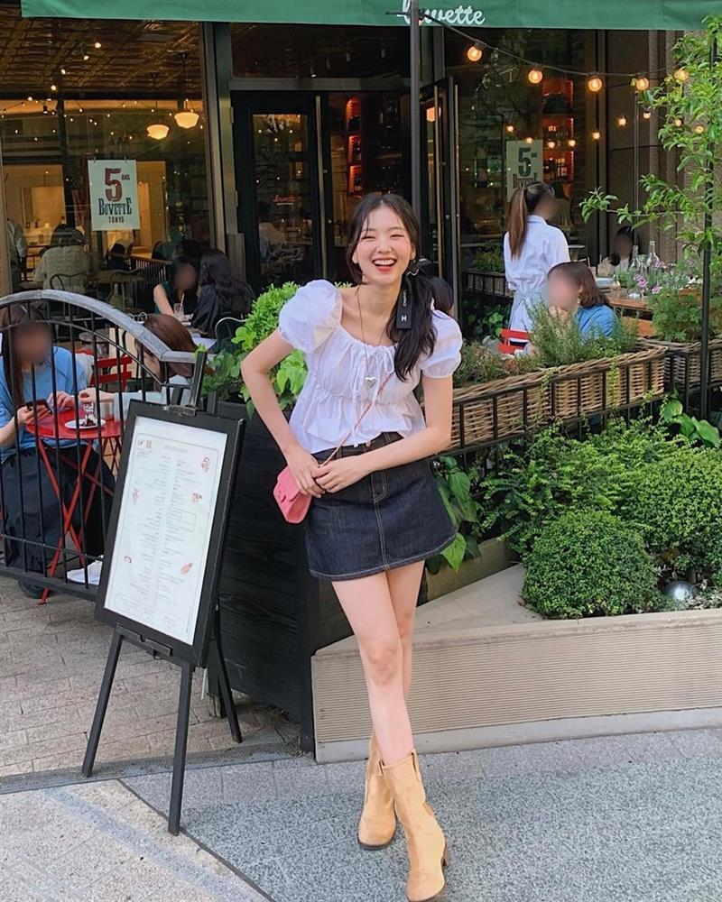 10 cách mặc chân váy giúp phong cách đi du lịch nổi bật hơn-5