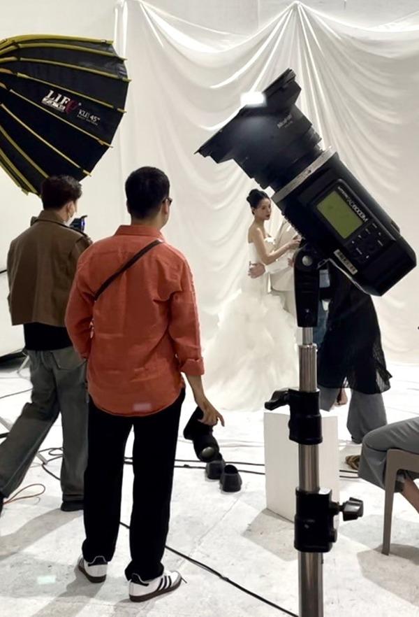 Thân thế gây bất ngờ của chồng sắp cưới Midu: Tổng tài giàu có xứng tầm với cô dâu-1