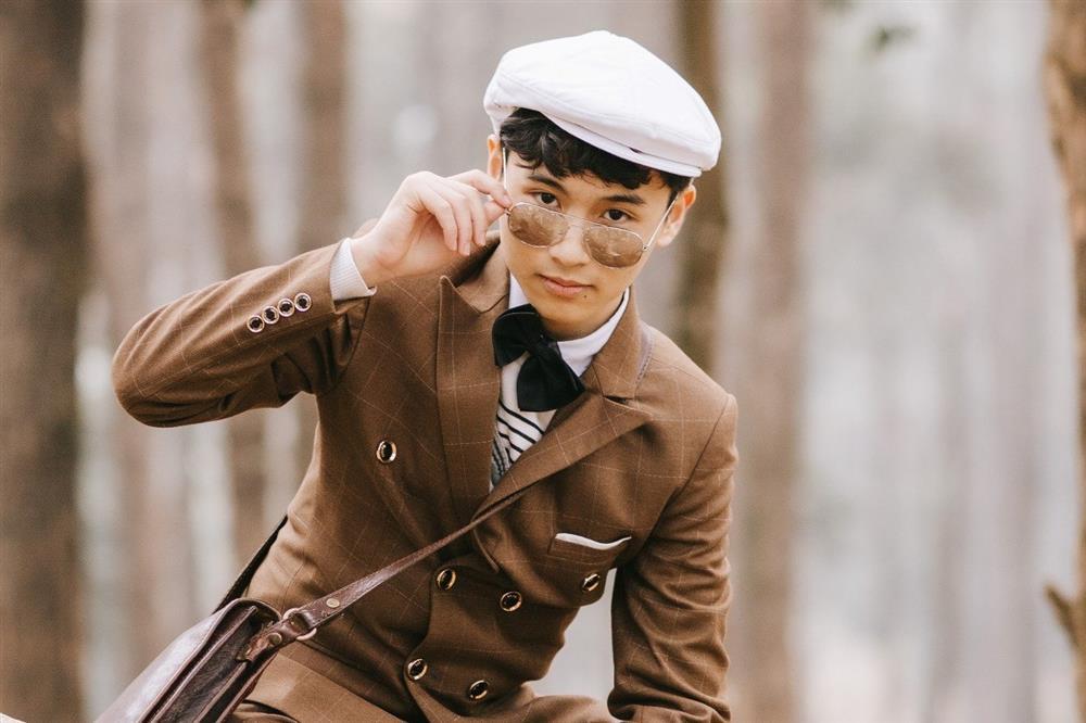 Nam sinh mồ côi bố giành học bổng 7 tỷ: Làm nghề bưng bê lấy tiền thi IELTS, SAT-1