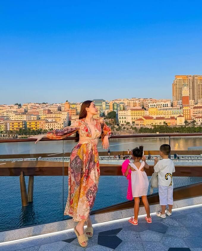 Học 4 mỹ nhân Việt có thời trang du lịch đẹp - sang - quyến rũ-2