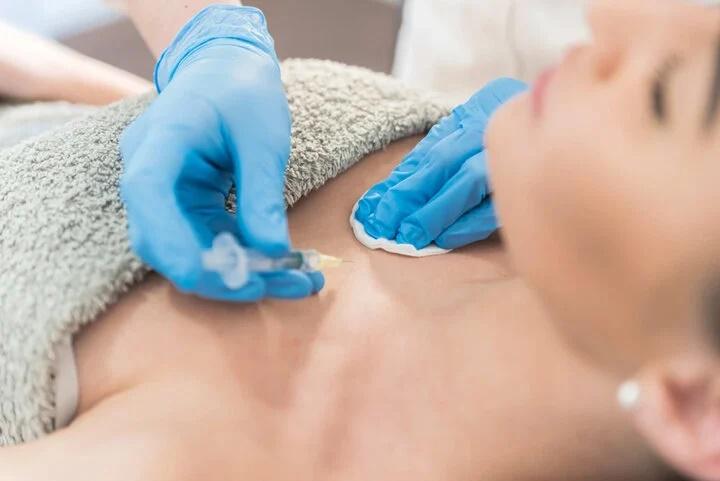 Chi gần 2 tỷ đồng nâng ngực bằng mô tự thân, hóa ra vòng 1 chứa protein lạc đà-1