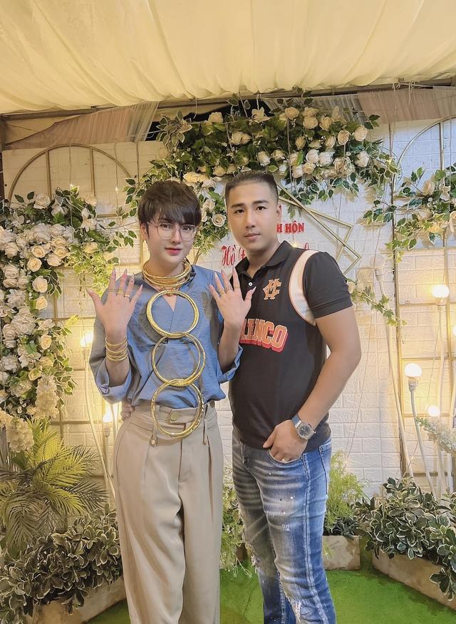 Nàng dâu chuyển giới chăm tặng vàng khiến mẹ chồng mê mệt, dẫn đi khoe khắp xóm-6