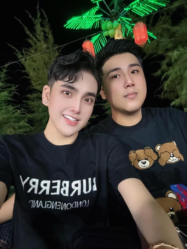 Nàng dâu chuyển giới chăm tặng vàng khiến mẹ chồng mê mệt, dẫn đi khoe khắp xóm-2