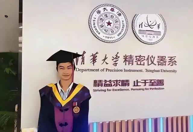Nam sinh thi đại học điểm cao kỷ lục, hiệu trưởng đích thân thông báo nhưng vừa vào cửa thì chết lặng-5