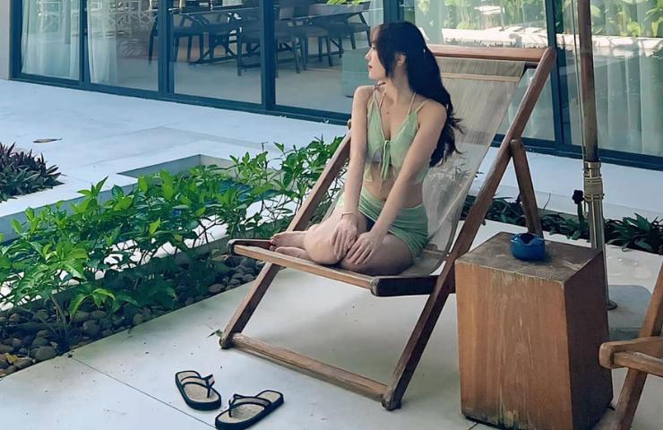 Hội vợ bồ cầu thủ Việt khởi động mùa hè với loạt đồ bốc lửa đi biển: Ai quyến rũ nhất?-17