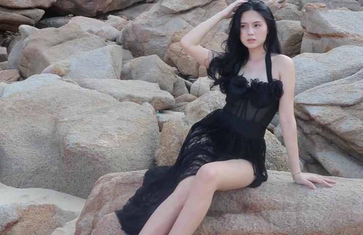 Hội vợ bồ cầu thủ Việt khởi động mùa hè với loạt đồ bốc lửa đi biển: Ai quyến rũ nhất?-4