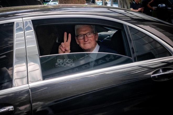 2 ngày CEO Tim Cook ở Việt Nam sao mà dễ thương: Mặc đúng một kiểu quần áo, thấy ai cũng chào-7