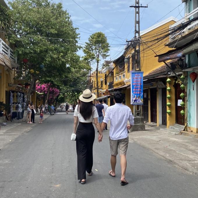 Nhóc tỳ có mẹ là Á hậu nhan sắc vạn người mê nhưng luôn được giữ kín dung mạo, vì sao?-9