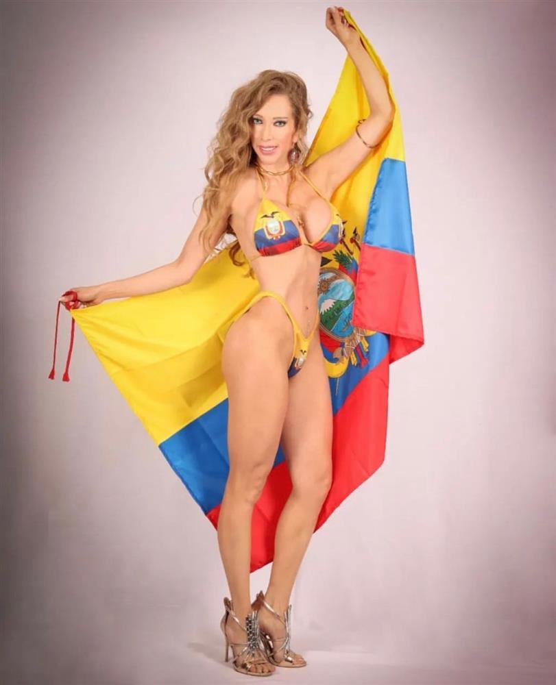 Người phụ nữ 45 tuổi có vòng eo 57 cm thi Hoa hậu Hoàn vũ-2