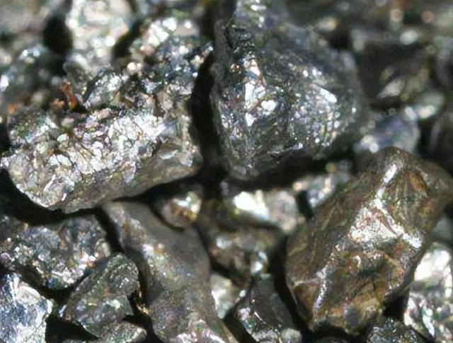 Kim loại đắt gấp 5 lần vàng, tổng trữ lượng toàn thế giới chỉ 3.000 tấn: Từng được dùng để chế tạo vương miện cho Nữ hoàng Anh-2