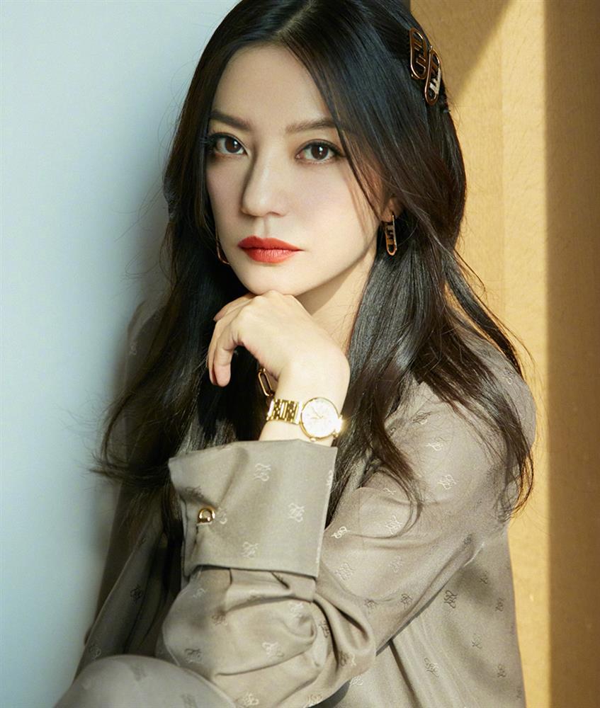 Tài sản của Triệu Vy bị phong tỏa giữa lúc tin đồn tái xuất Cbiz nổ ra-1