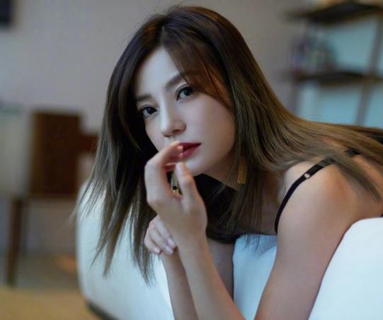 Tài sản của Triệu Vy bị phong tỏa giữa lúc tin đồn tái xuất Cbiz nổ ra-3