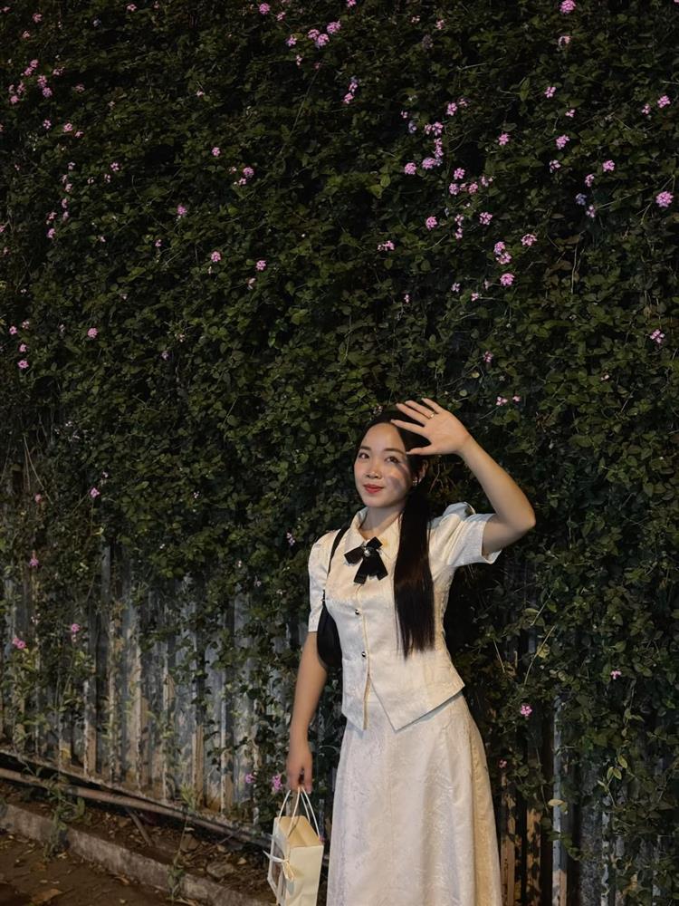 Style cô giáo tiểu học của bà xã cựu thủ môn U23 Việt Nam - Phí Minh Long-5