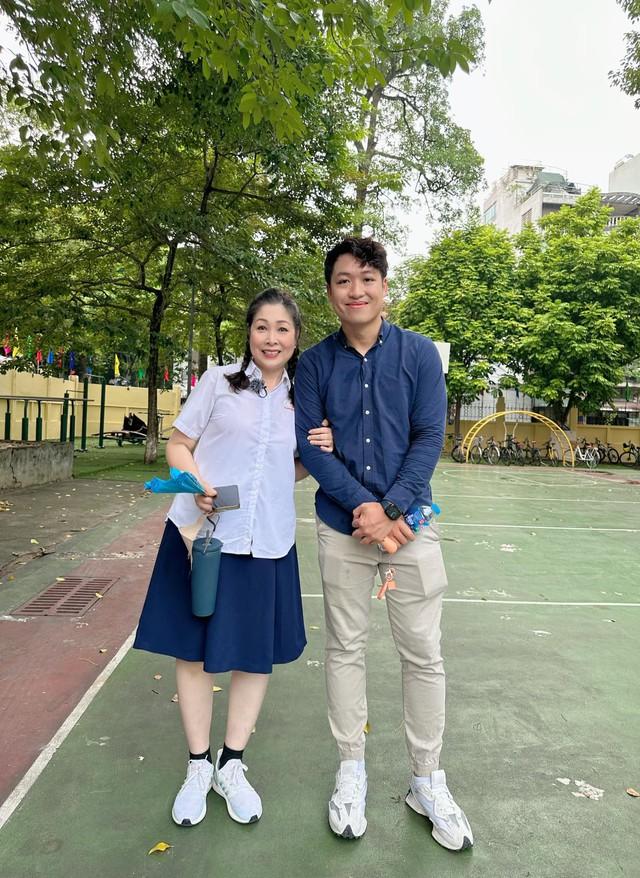 Con trai 27 tuổi, mới về Việt Nam làm phó giám đốc của NSND Hồng Vân tài giỏi thế nào?-5