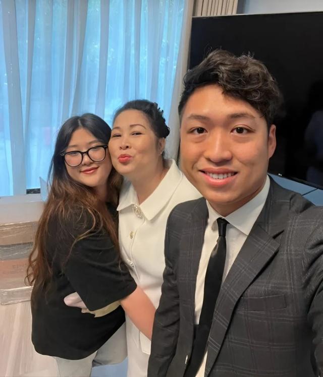 Con trai 27 tuổi, mới về Việt Nam làm phó giám đốc của NSND Hồng Vân tài giỏi thế nào?-1