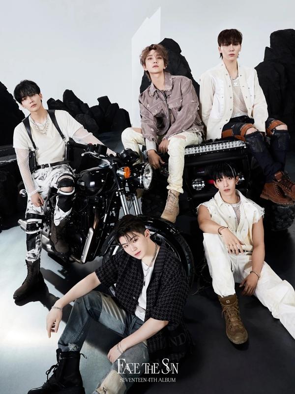 Một nam ca sĩ cứ mỗi lần ra album là bật khóc-4