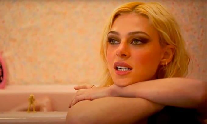 Con dâu Beckham bị chế nhạo-2