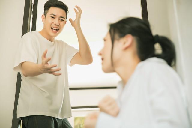 Bị chồng bạo hành dã man, vợ gọi cho người yêu cũ cầu cứu và cái kết bất ngờ gây xôn xao-4