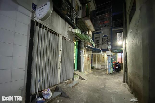 8 năm không dám bồng con đi dạo vì hàng xóm nuôi gần 100 con chó, mèo-2