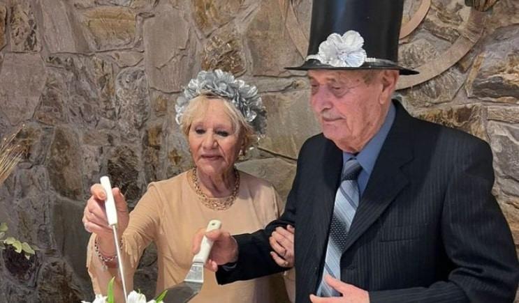 Cụ ông 90 tuổi tổ chức đám cưới hoành tráng với cụ bà 83