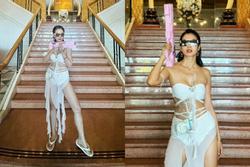 Siêu mẫu Việt U40 diện váy áo ướt nước 'hot' nhất ở lễ hội té nước Thái Lan