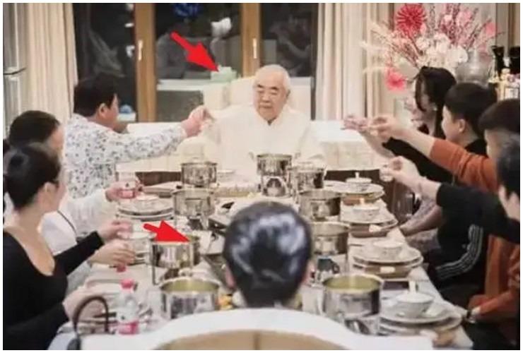 Bậc thầy thư pháp U90 tiết lộ cuộc sống đẹp như mơ với vợ trẻ kém 50 tuổi-2