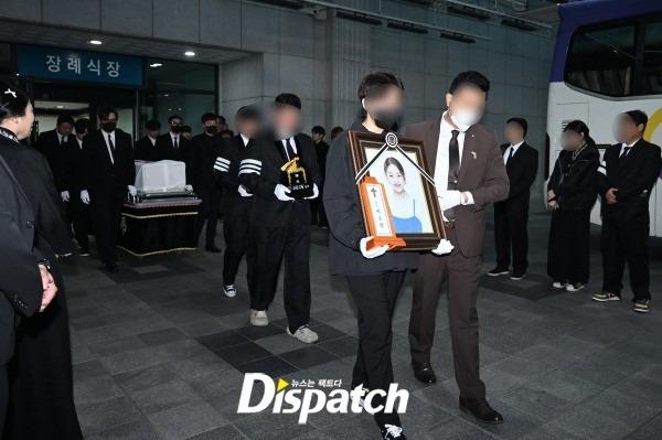 Lễ tang đẫm nước mắt của ca sĩ qua đời ở tuổi 30-1