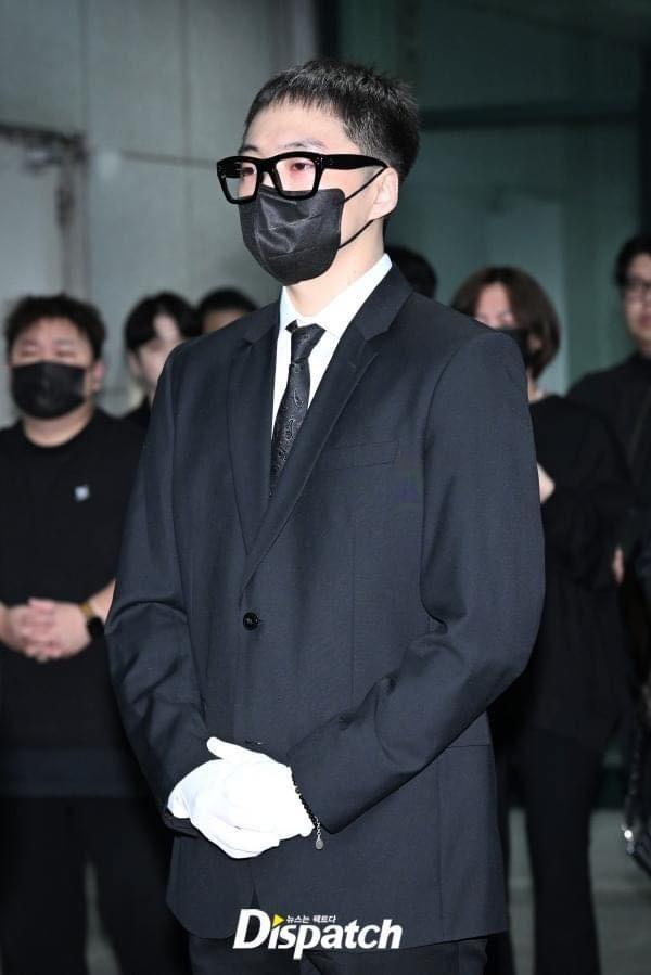 Lễ tang đẫm nước mắt của ca sĩ qua đời ở tuổi 30-6