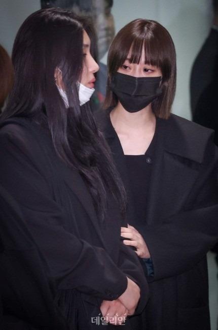 Lễ tang đẫm nước mắt của ca sĩ qua đời ở tuổi 30-15