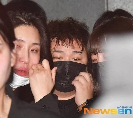 Lễ tang đẫm nước mắt của ca sĩ qua đời ở tuổi 30-20