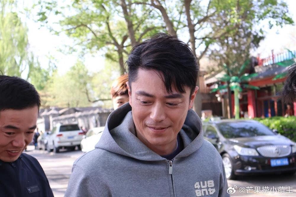 Tái xuất đóng phim ở tuổi U50, Hoắc Kiến Hoa bị chê già, tình yêu chú cháu gây tranh cãi-1