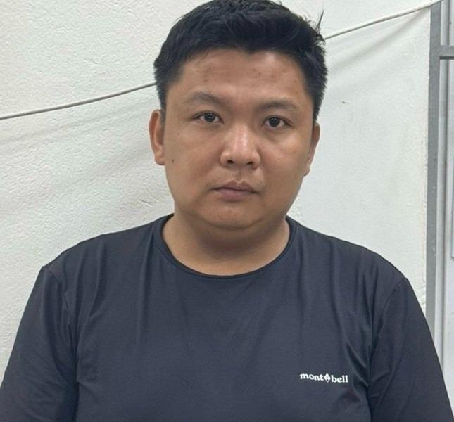 Bảo vệ kể phút giải cứu người phụ nữ bị chồng cũ cầm dao truy sát ở Hà Nội-3