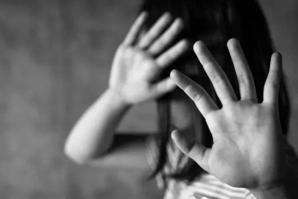 Khởi tố vụ án bé gái 12 tuổi ở Hà Nội bị hiếp dâm đến mang thai-2