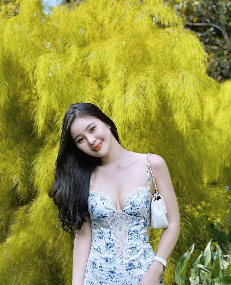 Tiểu thư xinh nhất RMIT xinh đẹp như nàng thơ với váy cúp, khoe thềm ngực đầy-1