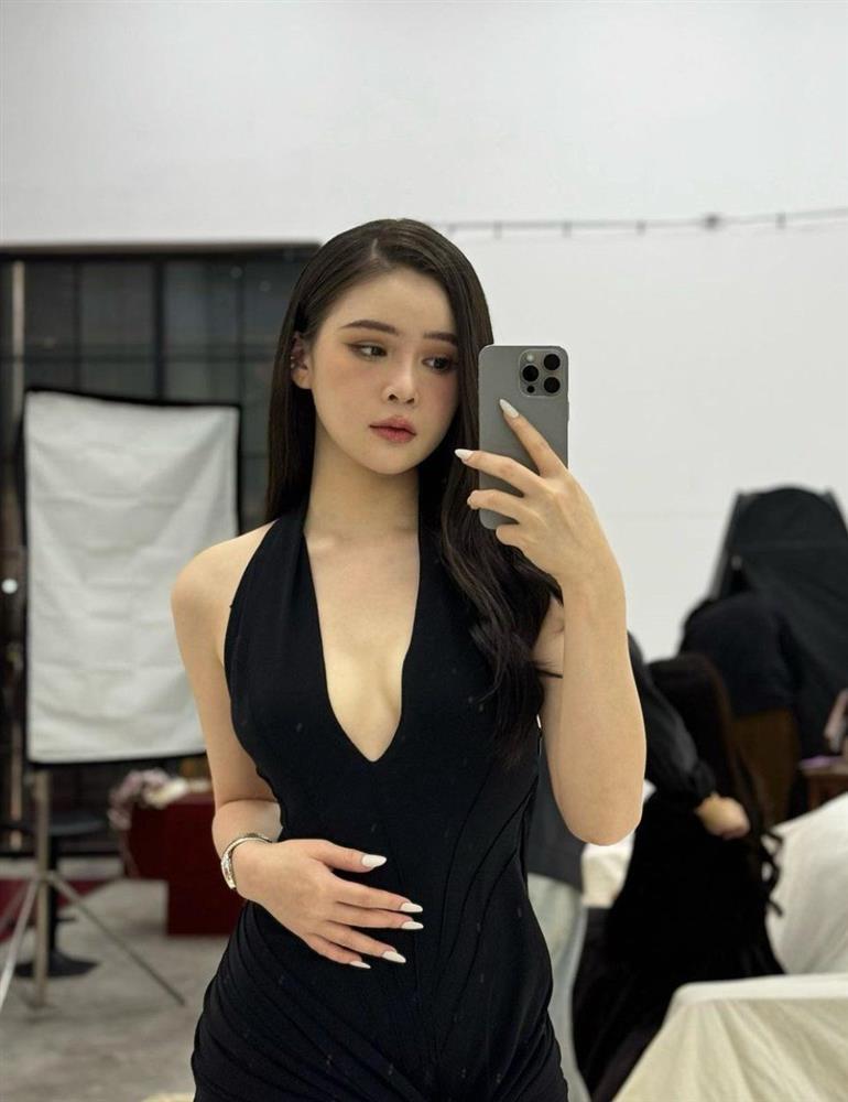 Tiểu thư xinh nhất RMIT xinh đẹp như nàng thơ với váy cúp, khoe thềm ngực đầy-6