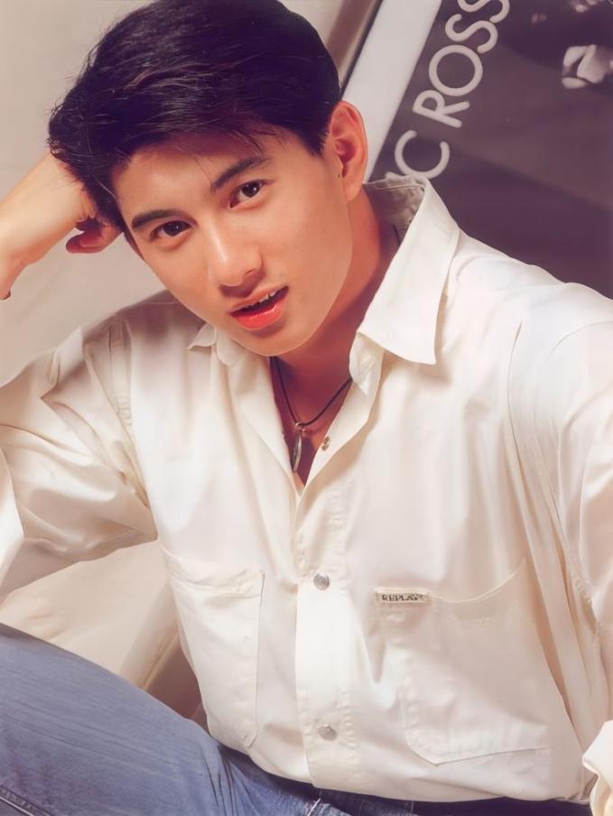 Sao nam 7X kiếm 100 nghìn tỷ sau 1 đêm, vợ là mỹ nhân cổ trang, U60 bỡ ngỡ chăm con 4 tuổi-1