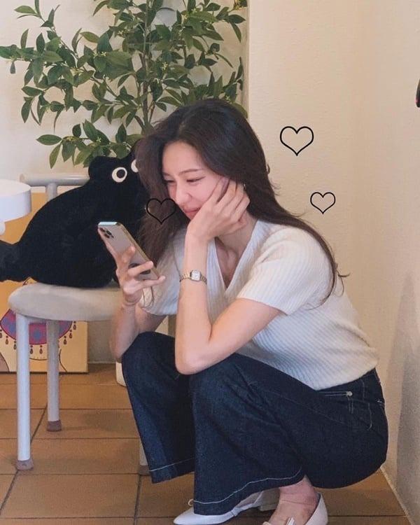 Mẫu áo cộc tay trẻ trung, mát mẻ đáng sắm nhất dịp Hè về-4