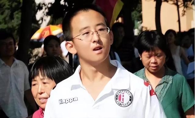 Thần đồng đỗ đại học năm 10 tuổi, IQ ngang Einstein nhưng học 8 năm không ra được trường-2