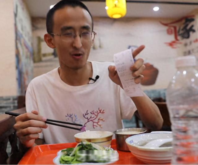 Thần đồng đỗ đại học năm 10 tuổi, IQ ngang Einstein nhưng học 8 năm không ra được trường-3