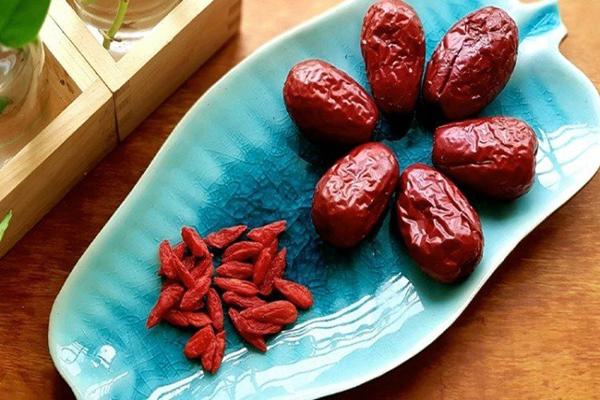 Lợi ích của việc uống nước táo đỏ và những lưu ý-2