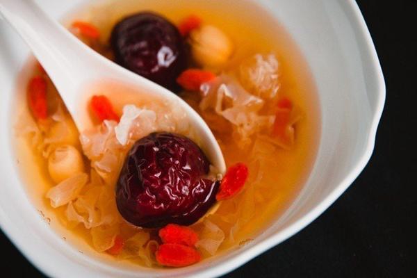 Lợi ích của việc uống nước táo đỏ và những lưu ý-3