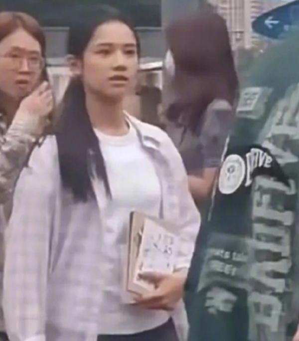 Trương Tịnh Nghi trở thành mối lo ngại của Tiêu Chiến trong phim mới vì lý do này-3