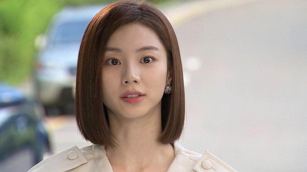 Cuộc sống sao nữ hạng B một bước lên mây-1