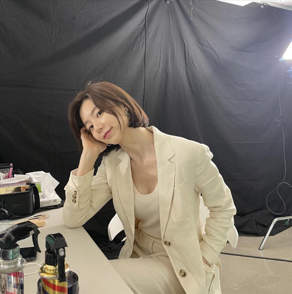 Cuộc sống sao nữ hạng B một bước lên mây-6