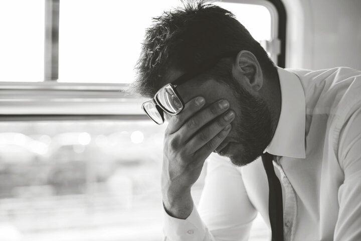 Vợ đánh bạc nợ gần 7 tỷ đồng, tôi có nên ly hôn để gia đình khỏi liên lụy?-1