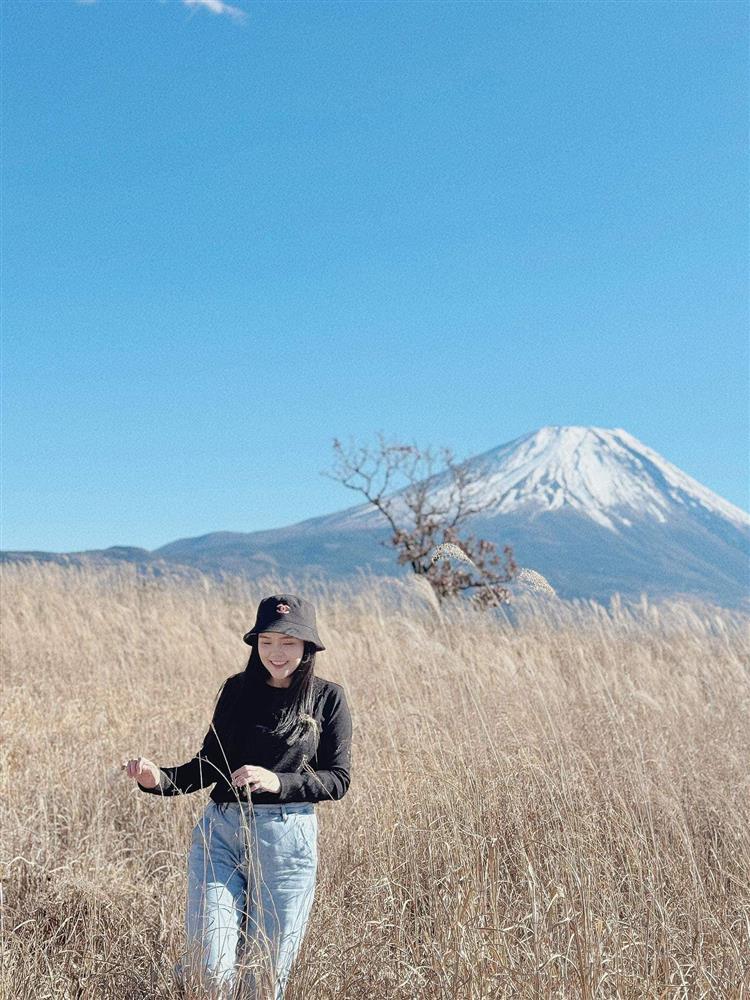 Bà xã hậu vệ Đỗ Duy Mạnh sắc vóc thay đổi thế nào sau sinh con thứ 2?-10