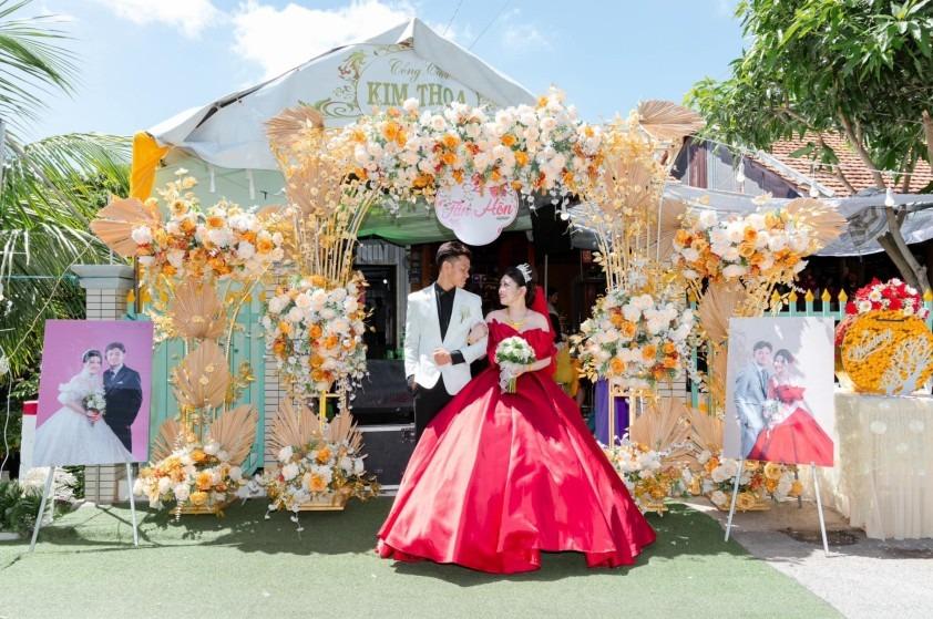 Cô vợ mới cưới xinh đẹp của cầu thủ hot nhất U23 Việt Nam trong trận thắng Kuwait-2